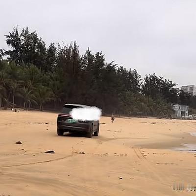 young帆的视野：汽车陷在海滩里的事情