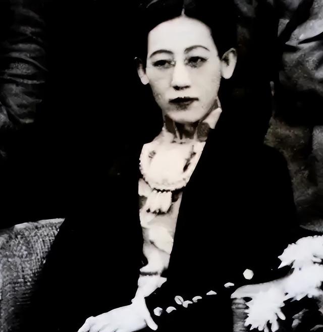 他将38个儿女送国外，临终告诫说：不准为中国效力，一女臭名昭著