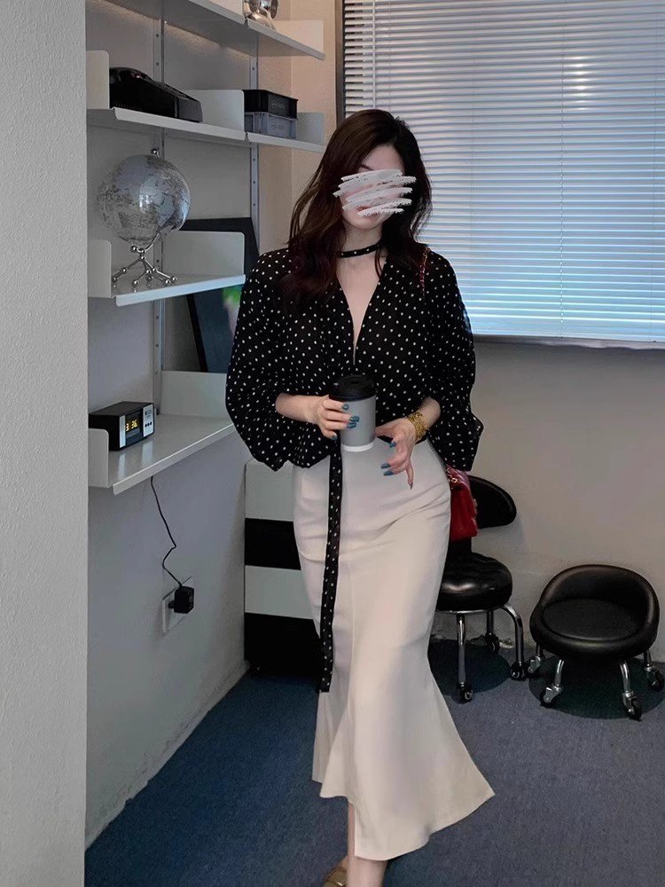 法式气质黑色v领波点长袖衬衫女早春轻奢洋