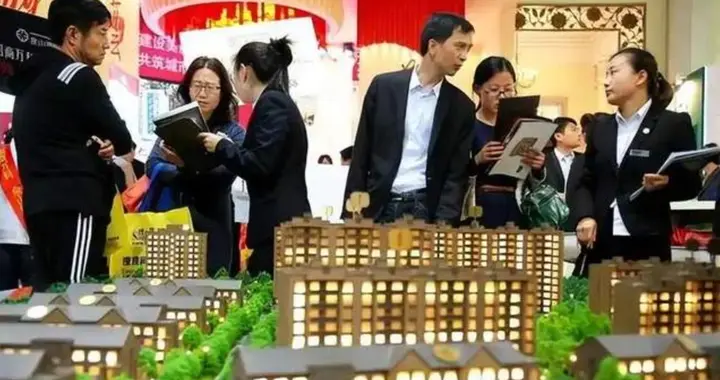 李嘉诚曹德旺可能说对了。2026年买房，5年后会庆幸还是后悔？