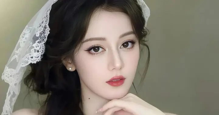 顶流女星的“孤独星球”：迪丽热巴的隐藏式生存法则