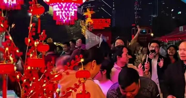 广东人为何不喜欢看春晚？28度的天气，忙着行花街，搞烧烤呢！