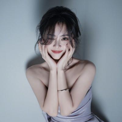 涅槃重生见墨鸦：谭松韵拍硬照拍到“绷不住