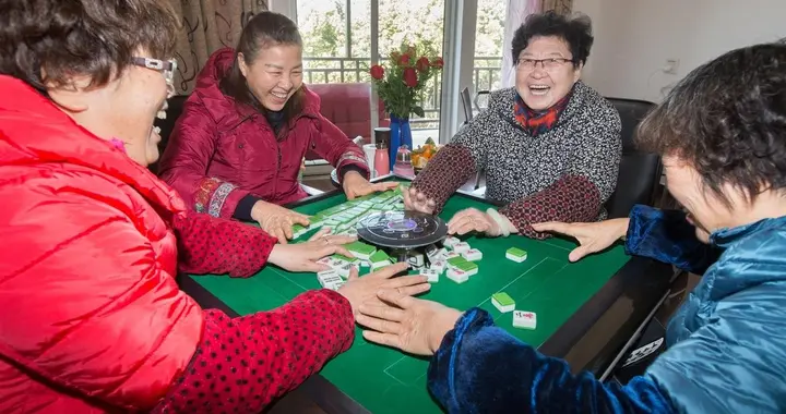 “新型养老”悄悄走红：不住养老院，不拖累子女，晚年体面又轻松