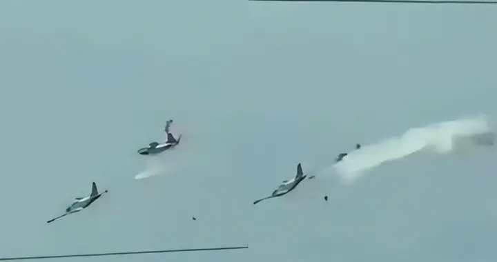 突发！菲两架军机空中相撞画面曝光