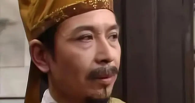 贾珍为什么要主动避嫌呢？只因心里有个鬼！