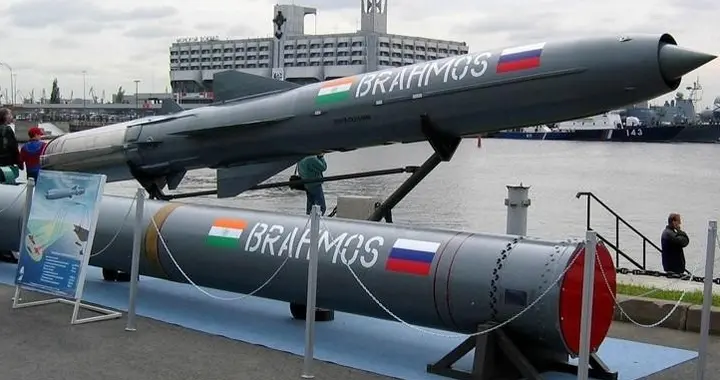 对抗中国关键一步，菲律宾正式部署印度反舰导弹，要封住南海台海