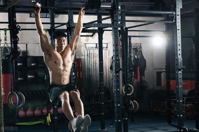 为什么你很难完成引体向上？如何正确完成引体向上？