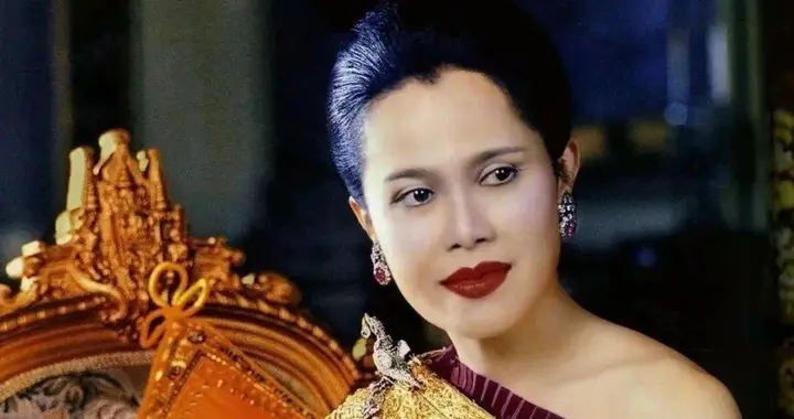 风情万种的泰国太后，丈夫患病她却出轨保镖，保镖死后与丈夫决裂