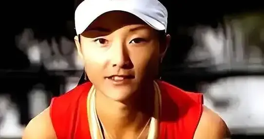 又一个郭晶晶？退役后嫁顶级豪门，7年连生4娃，如今是顶级阔太