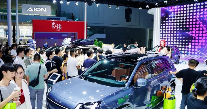 同级“舒适王”+“续航王”，这款10万级刚需家用车逆袭了