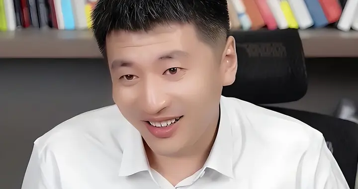 与小12岁女下属恋爱？3天赚2亿？张雪峰去世后的私生活传闻太离谱