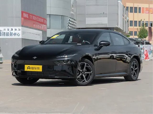 惠后11.99万起+1200km续航，配HUD+随速尾翼，年轻人看看它