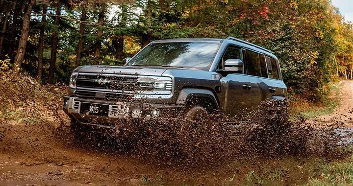 选硬派越野SUV，看方程豹 豹5如何玩转“可城可越野”