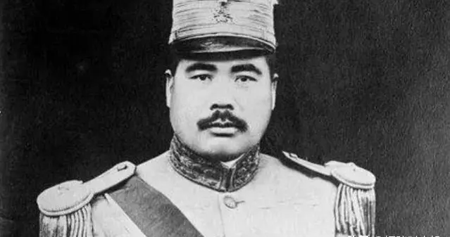 白天唱戏晚上盗墓！“瘸子军阀”挖空西周大墓，墓主身份至今成谜