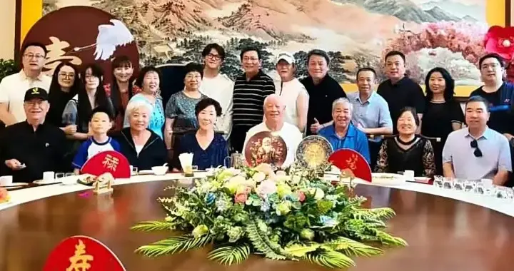 杨志刚回河北为养父办80大寿，郭家四兄弟齐聚，个个都是行业精英