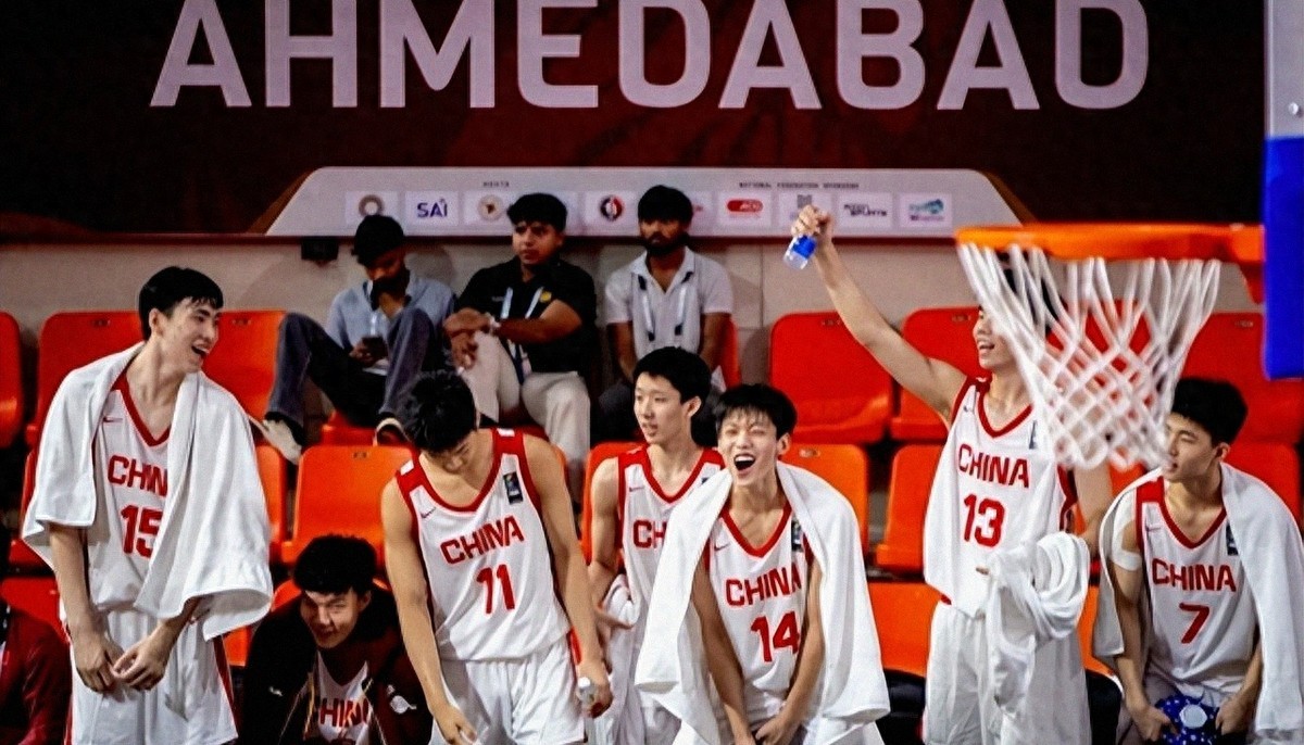 2米03！2米11！天赋胜王俊杰 16岁跨级打U18 未来或成男篮最强前锋