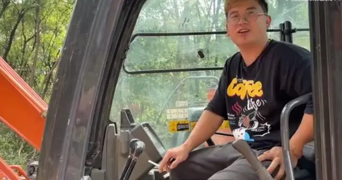 他获得过体操5项冠军，退役后没那么光鲜，自谋出路，还干搬运工