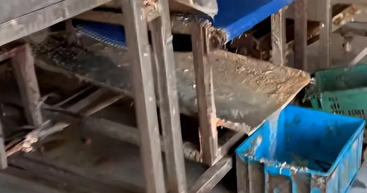 做贼心虚？博主暗访餐具厂，老板带人拦门，摄像师摔倒设备被击飞