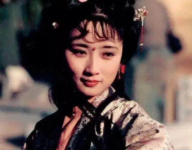 《红楼梦》中的隐秘纽带 ：香菱与秦可卿