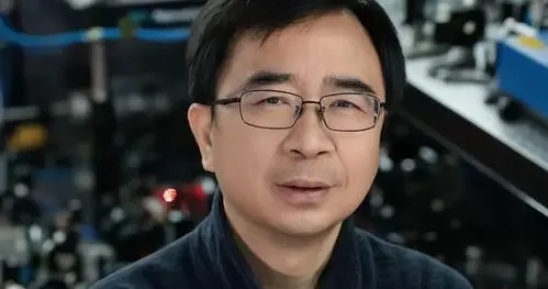 中国量子专家巴黎获奖！美国鹰派集体失声，西方围堵彻底成了笑话