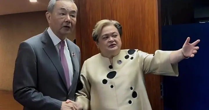 中方话音刚落，菲准时出第二招，公务船侵闯黄岩岛，马尼拉中计了