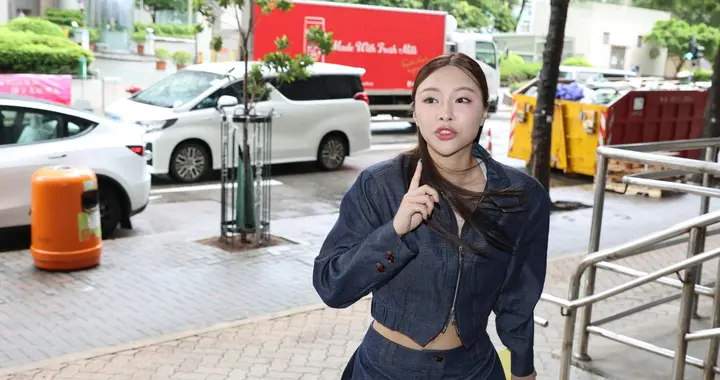 女星蔚雨芯被控诈骗仍秀高难度瑜伽，豪宅奢侈品生活引关注！