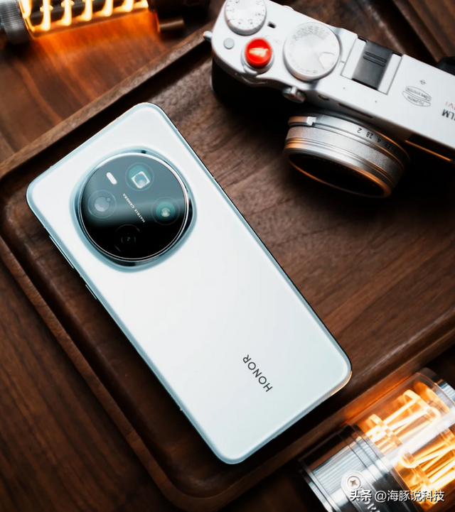 荣耀不讲“武德”，旗舰市场的性价比王者，换机捡漏！