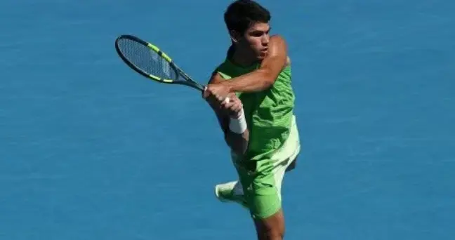 鏖战5小时！2-0到3-2，阿尔卡拉斯首次晋级澳网决赛，静候辛纳