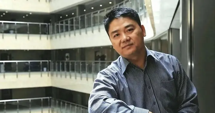 刘强东疯狂盖楼，盯上万亿市场