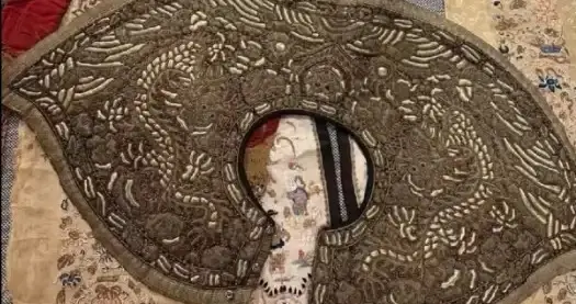 比利时男友家清代嫁衣上热搜网友质疑八国联军掠物真相