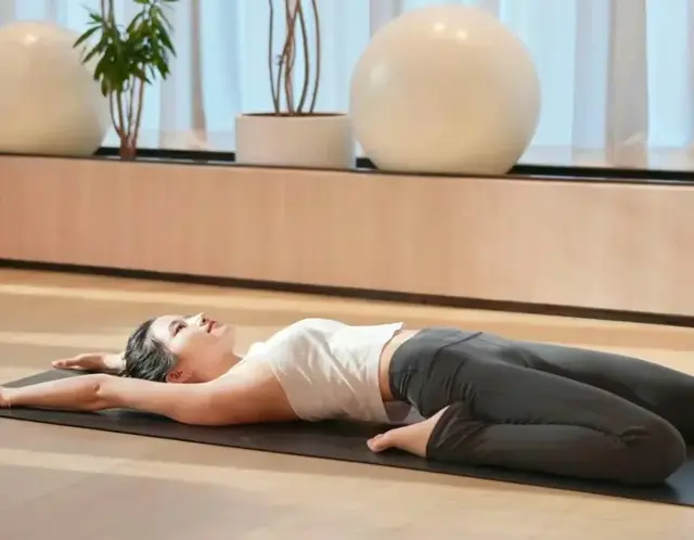 瑜伽丨每天这样躺一躺，改善打呼噜，呼吸通畅