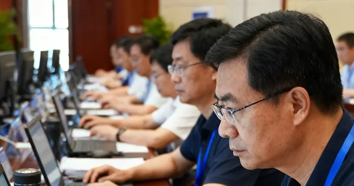 送餐延误拒评标被清退！4名专家的选择，戳中多少职场痛点？