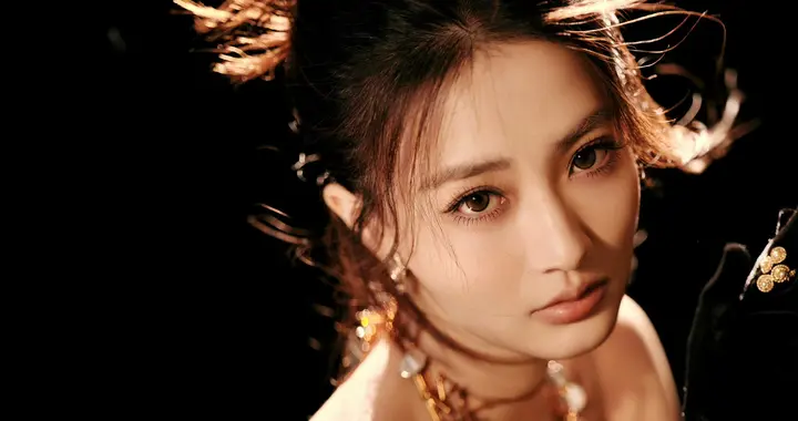 徐璐柔美穿搭上线，华美入梦，璀璨为伴