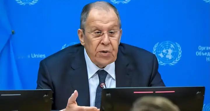 专机刚回国，莫斯科紧急开会，普京罕见发火，特朗普直接送助攻