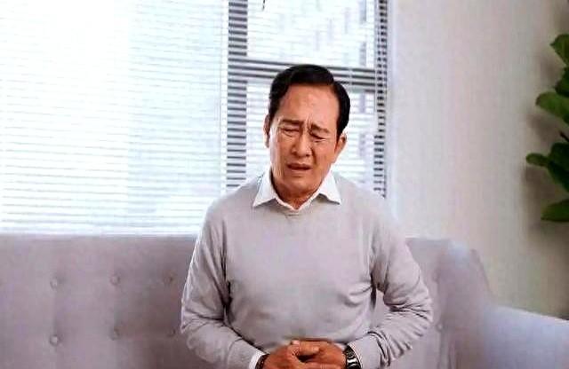 高温天气，医生提醒肝病患者：宁可吹会空调，也别频繁做这4件事