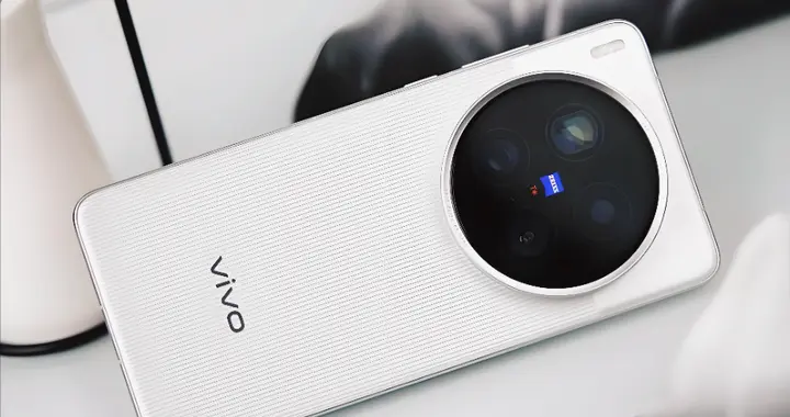 蓝图色彩+蔡司镜头，卖小一万块？背后“溢价”，简单聊聊