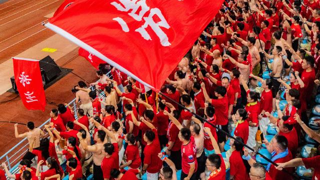 无影迹：苏超赞助卤菜店与巨头同场，揭幕战