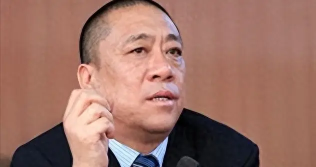 她是崔培军老婆，大他三岁陪他白手起家，身家上亿却很低调少露面