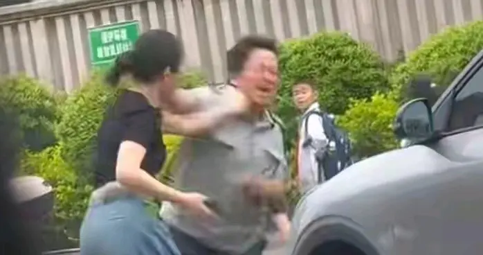 三明女司机事件，如果保安打的是卖菜大妈，你们还同情他吗？