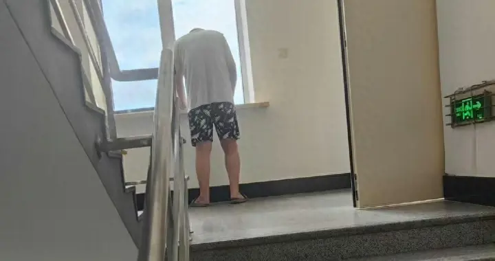 妻子送走妈妈后“出差”，丈夫接来帕金森母亲：她的操作太狠了？