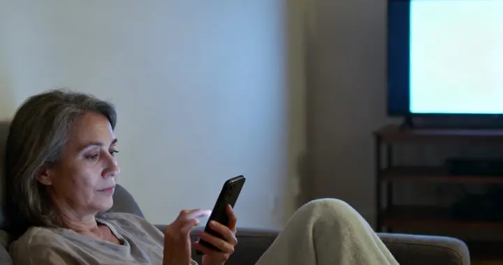 家里只想独处不往来，对娘婆两家老公都疏离，这状态正常吗？