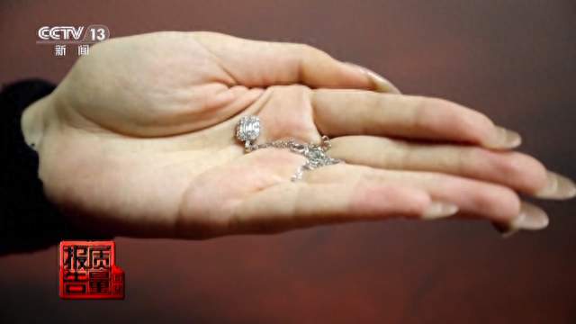 从“9块9耳钉”到9000倍致癌物：别拿身体给廉价首饰做实验