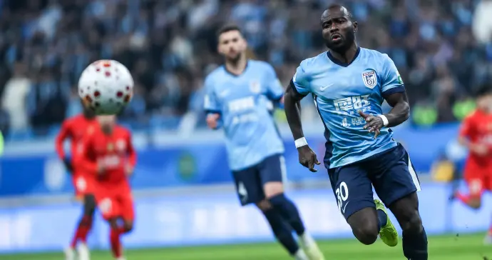 大连英博爆冷胜海港，中超需要更多这样的“孤胆英雄”！