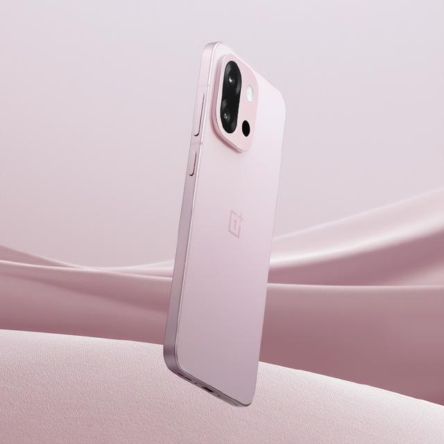 一加 13T：小屏旗舰的性能怪兽，4 月 24 日来袭！