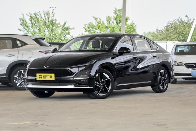 又一纯电B级车上市，续航610km，带 “灵眸”智驾，顶配才12.58万