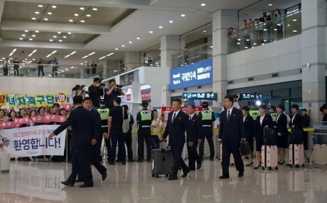扩军48队打平即出线，洪明甫把孙兴慜摁替补——韩国球迷机场吼