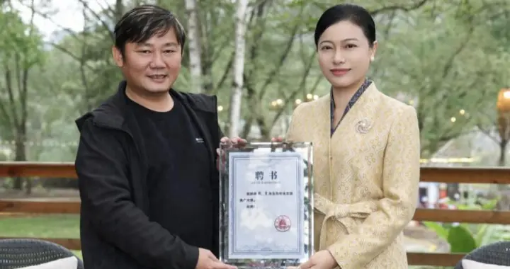 央媒发文，官宣张雪新身份，移民跑路、资产转移海外传闻早有真相