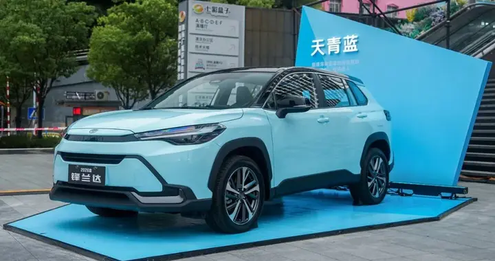 锋兰达双线突围：丰田的实用主义与混动野心