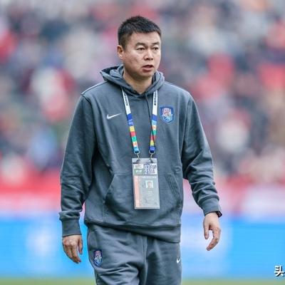 体坛进行时：黄嘉辉染红！青岛海牛绝平天津